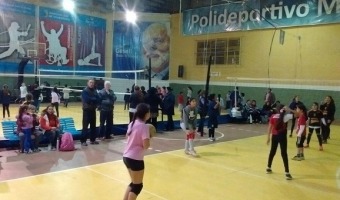 Multitudinario encuentro infantil de voleibol